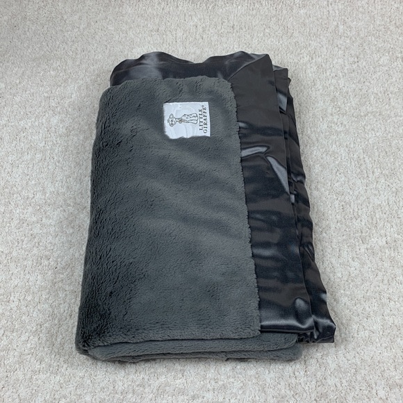 LITTLE GIRAFFE Luxe Baby Blanket in Charcoal - Picture 4 of 5